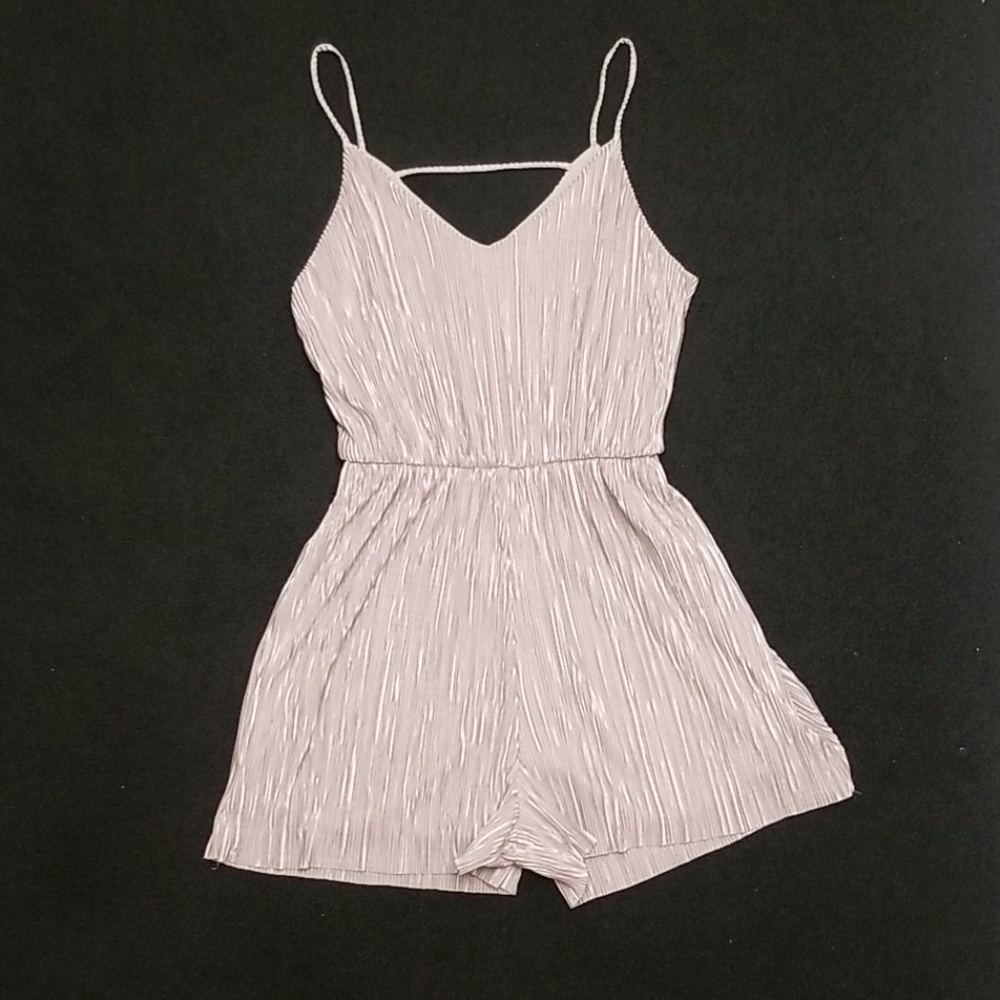 NWOT EVERLY pink romper